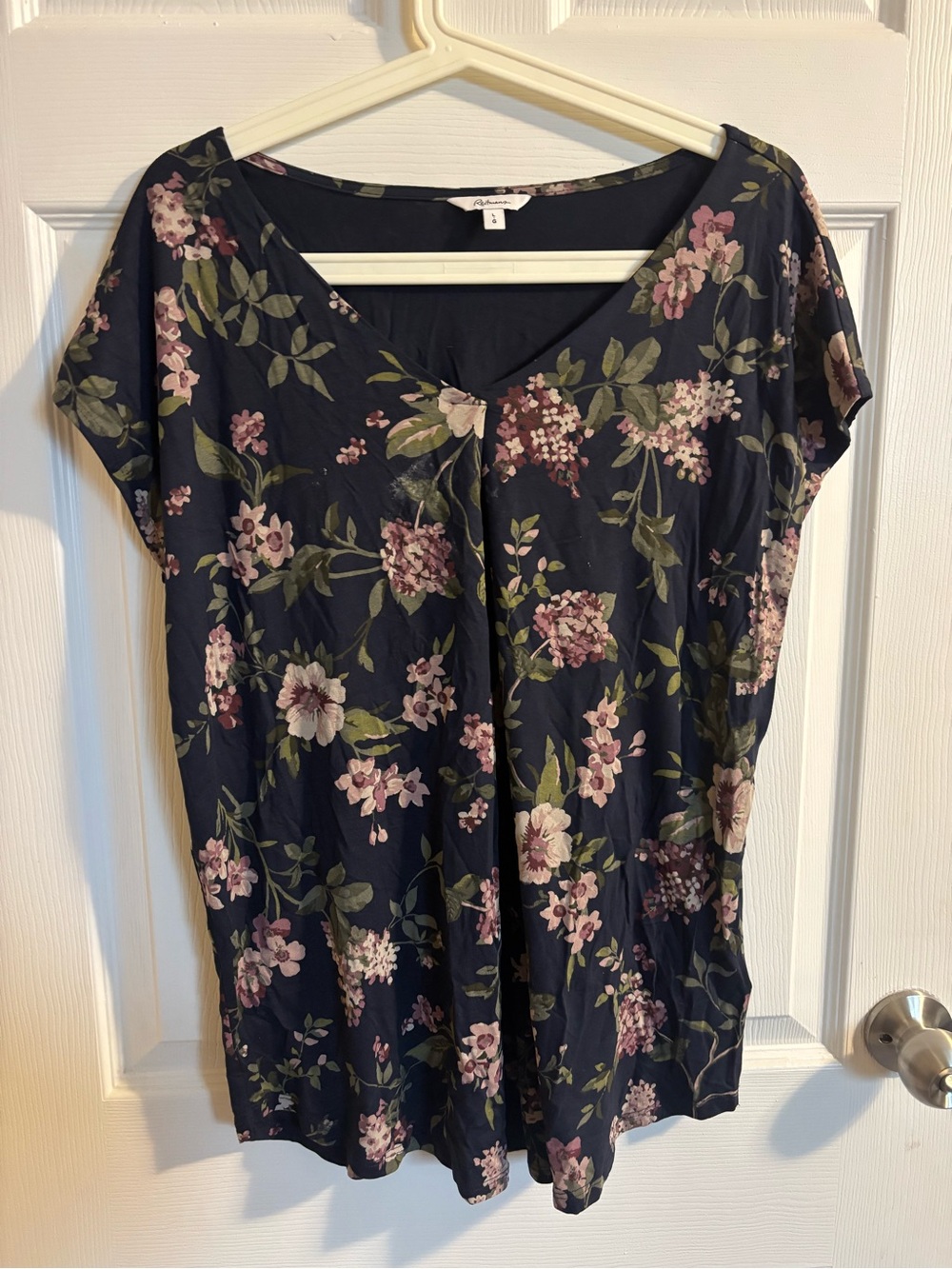 Reitmans Navy Floral Short Sleeve V-Neck Top